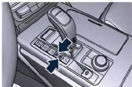 Maserati Quattroporte (2022) - Starting and Driving - 2