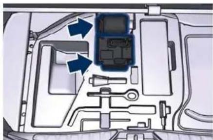 Maserati Quattroporte (2022) - Using Tire Repair Kit - 1