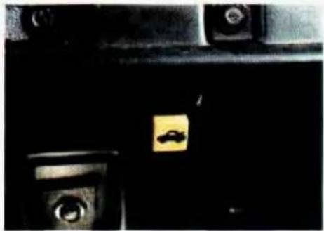 CHEVROLET Camaro (1993) - Hatch Release - 1