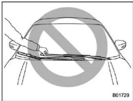 SUBARU Crosstrek Premium (2023) - ■ Windshield wiper blade assembly - 1