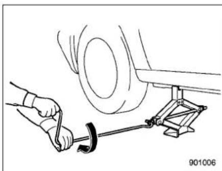 SUBARU Crosstrek Premium (2023) - ■ Using the jack - 4