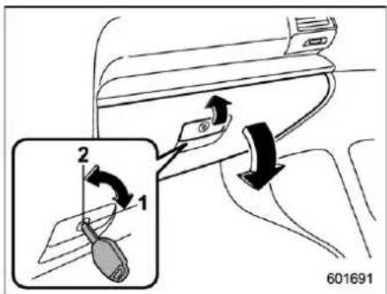 SUBARU Crosstrek Premium (2023) - Glove box - 1