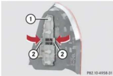 Mercedes-Benz GL (2009) - Replacing bulbs - 2