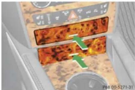 Mercedes-Benz GL (2009) - Storage compartment in front center console - 1
