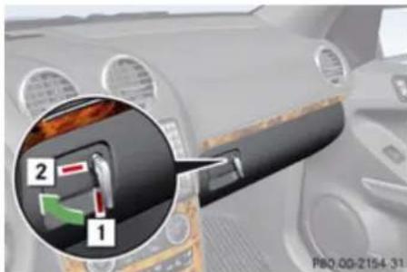 Mercedes-Benz GL (2009) - Locking and unlocking the glove box separately - 1
