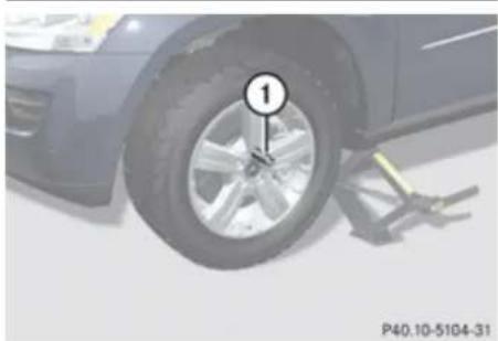 Mercedes-Benz GL (2009) - Flat tire - 3