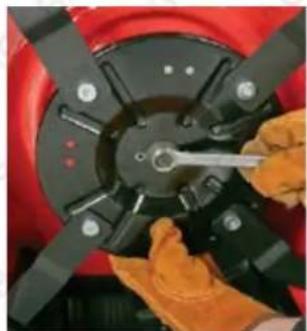 Baumr-AG 840SX - Replacing the Blades - 2