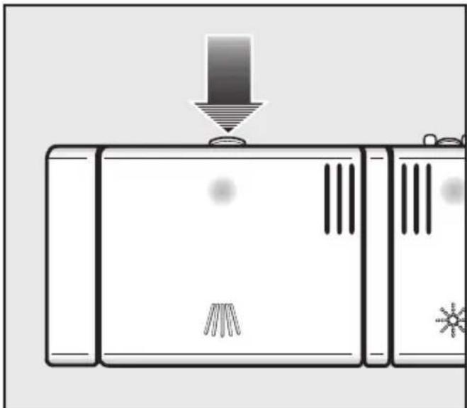 MIELE G 1040 I - Reiniger einfüllen - 1