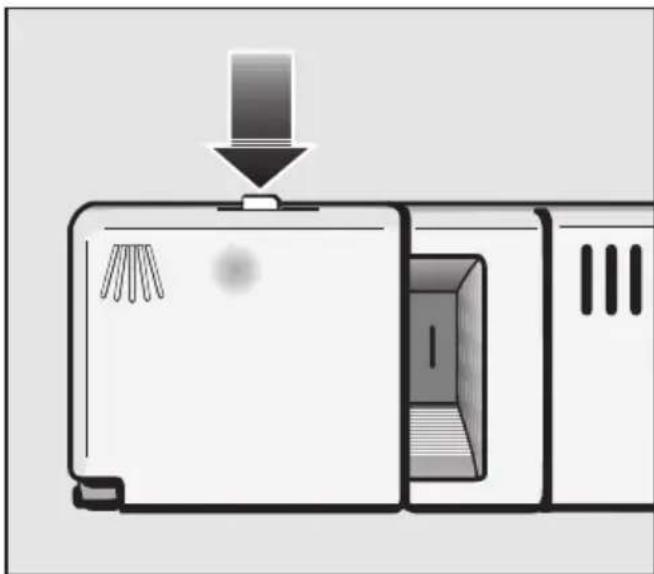 MIELE G 646 Plus - Reiniger einfüllen - 1
