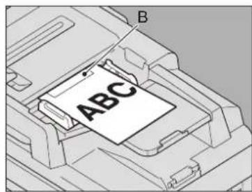OKI MC770 - Nachdem Sie die Kanten der Originale ausgerichtet haben, legen Sie sie mit der Schrift nach oben ein und passen die Führungsschienen der Breite der Originale an. - 3