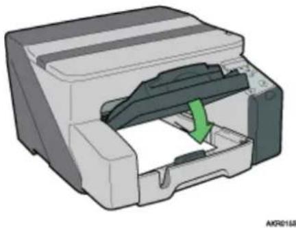 RICOH Aficio GX3000 - Im Papiermagazin (Magazin 1) gestautes Papier entfernen - 3