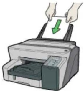 RICOH Aficio GX3000 - Papier in den (optionalen) Bypass einlegen - 1