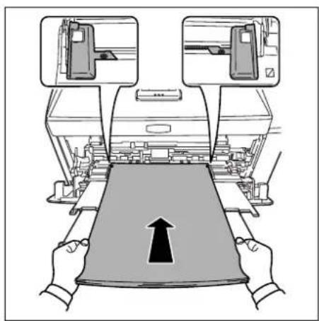 Triumph-Adler LP 4130 - Papier in die Universalzufuhr einlegen - 4