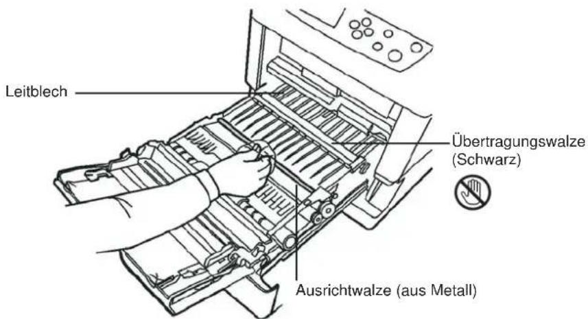 Triumph-Adler CLP 4524 MFP - Papiereinzug reinigen - 2