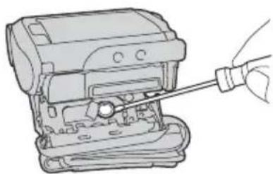 SONY DCR-HC16 - De vooraf geïnstalleerde knoopcel verwijderen - 2