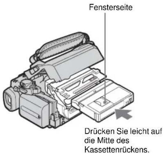 Fensterseite Drücken Sie leicht auf die Mitte des Kassettenrückens.