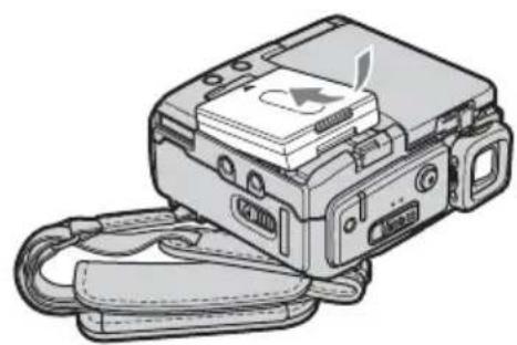 SONY DCR-PC106 - Bevestig de opgeladen accu op de camcorder. - 2