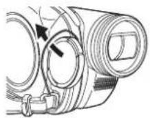 PANASONIC VDR D 220 EG - Befestigen der Linsenkappe - 2