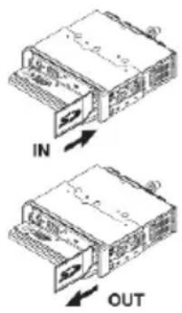 AUDIOVOX VME 9112 - Einlegen der SD-/MMC-Karte - 1