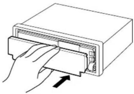 KENWOOD KDC-7027 - Wiederaufsetzen der Frontblende - 1
