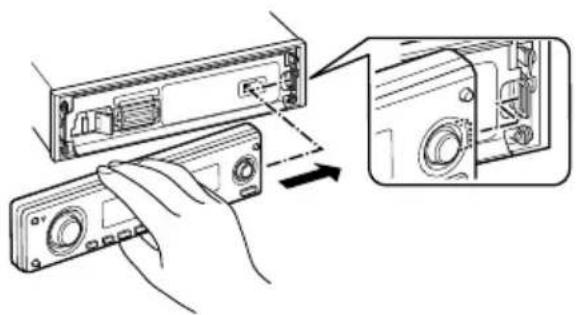 KENWOOD KDC-W7031 - Einsetzen der Frontblende - 1