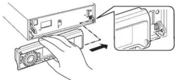 KENWOOD KDC-W6027 - Einsetzen der Frontblende - 1