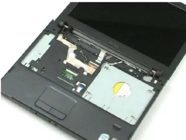 DELL Vostro 1220 - Removing the Keyboard - 3