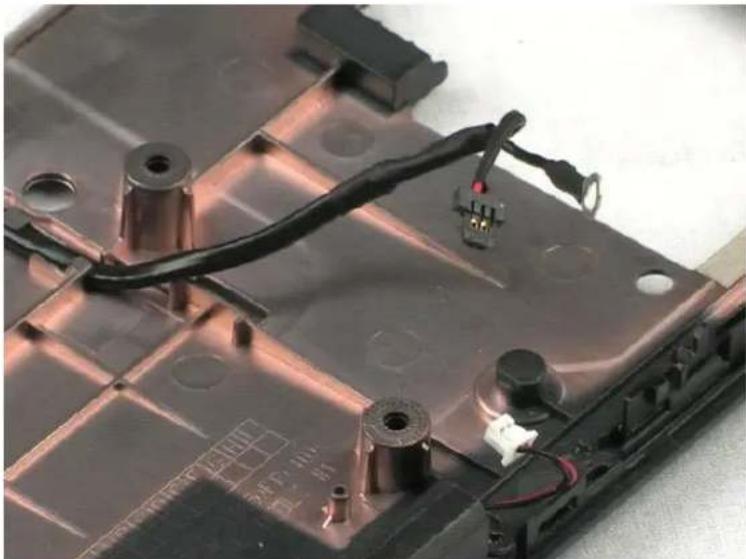 DELL Vostro 1220 - Removing the Modem - 3