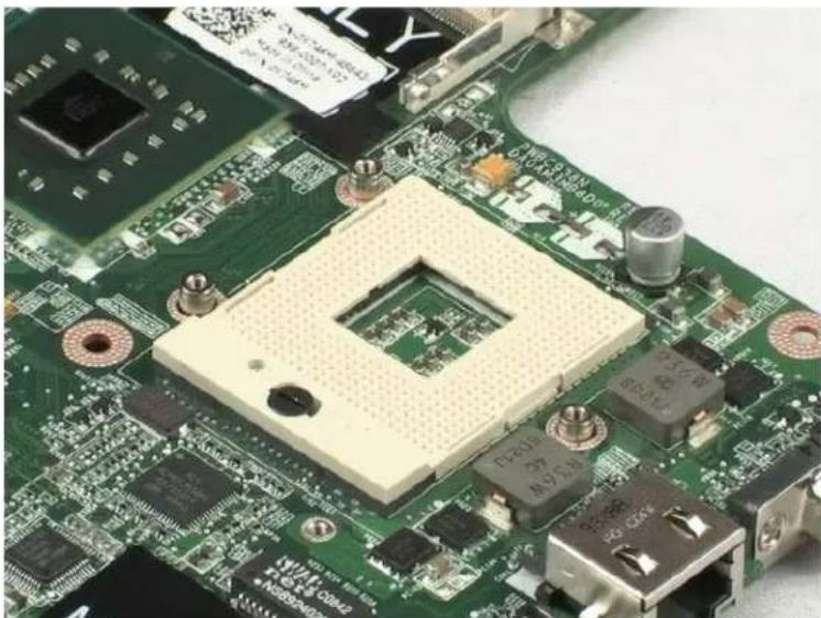 DELL Vostro 1220 - Removing the Heat Sink and Processor - 3