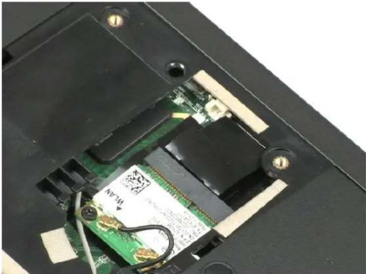 DELL Vostro 1220 - Removing the Coin-Cell Battery - 3