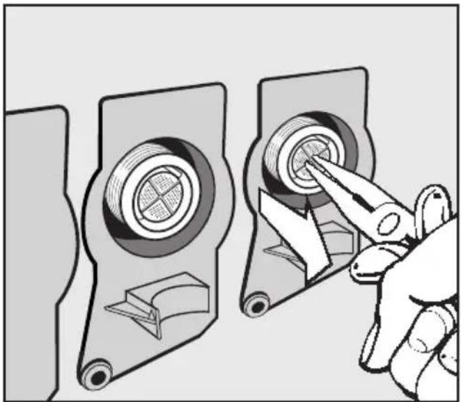 MIELE PW 5064 - Siebe im Einlaufstutzen der Wassereinlaufventile reinigen - 1
