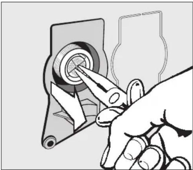 MIELE W 2104 - Sieb im Einlaufstutzen des Wassereinlaufventils reinigen - 1