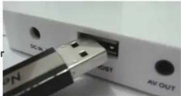 XORO HMB 1000 - USB Speicher einstecken - 1