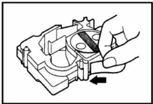 BROTHER P-Touch 530 - Feeding the tape through the cassette - 2