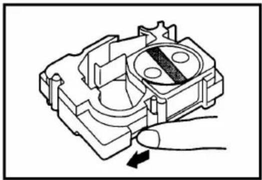 BROTHER P-Touch 530 - Feeding the tape through the cassette - 3