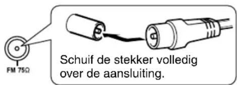 FM 75Ω Schuif de stekker volledig over de aansluiting.