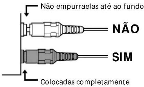 Não empurraelas até ao fundo NÃO SIM Colocadas completamente