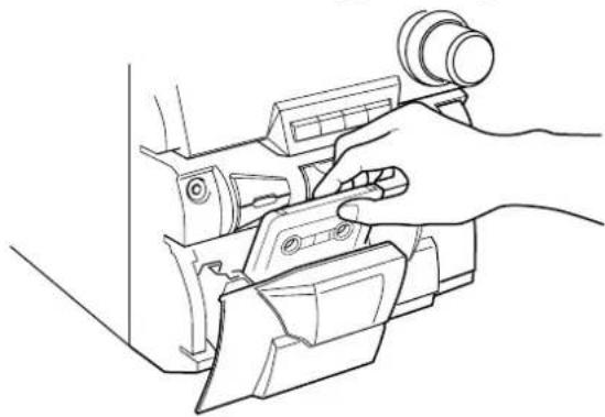 JVC CA-MXJ150R - Legen Sie eine Cassette ein, so daß der freiliegende Bandteil nach unten weist. - 1