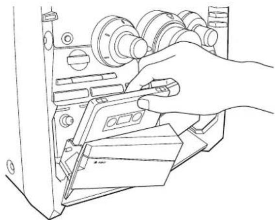 JVC CA-MXGA77 - Legen Sie eine Cassette ein, so daß der freiliegende Bandteil nach unten und die abzuspielende Seite nach vorn weist. - 1