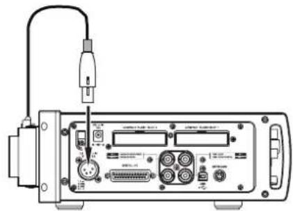 TASCAM HS-P82 - Eine externe Batterie montieren - 3