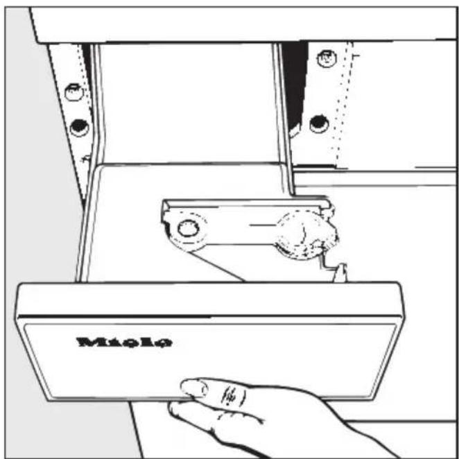 MIELE T 679 c - Kondenswasserbehälter entleeren - 1