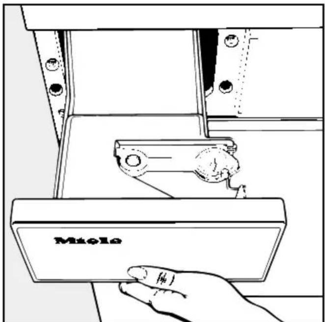 MIELE T 675 c - Kondenswasserbehälter ent- leeren - 1
