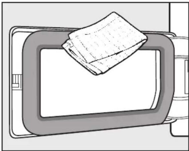 MIELE TML 440 WP - Klappe für den Sockelfilter - 1