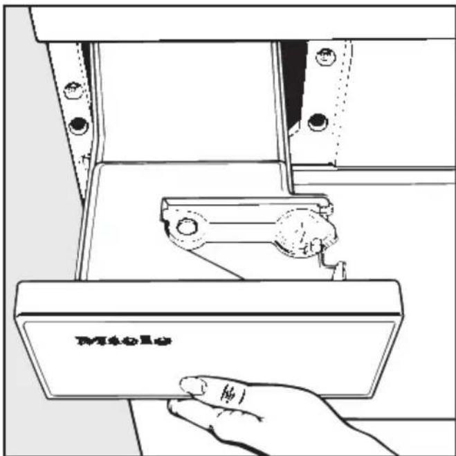 MIELE Novotronic Super T 699 C - Kondenswasserbehälter entleeren - 1