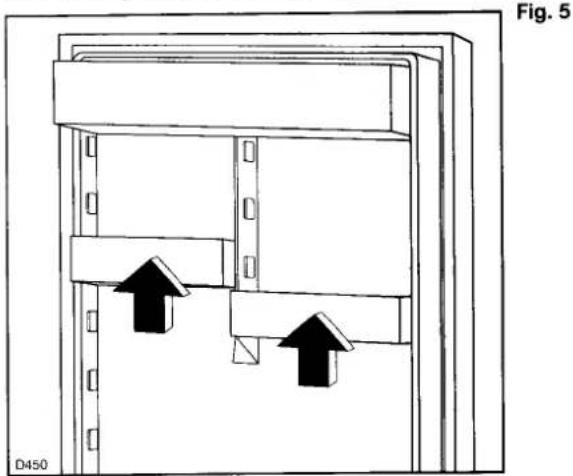 ELECTROLUX ER 1621 T - Positioning the door shelves - 1