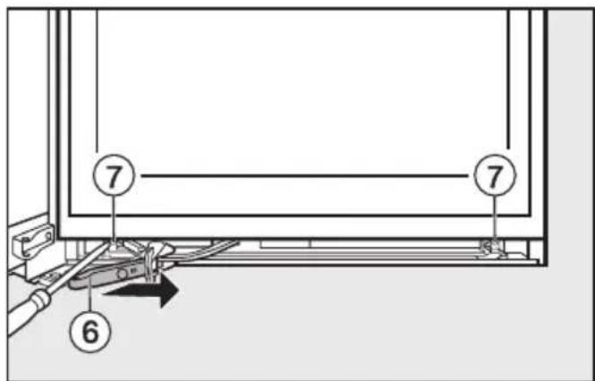 MIELE KFN 14927 SD ED CS - Unteren Türschließdämpfer abnehmen: - 4
