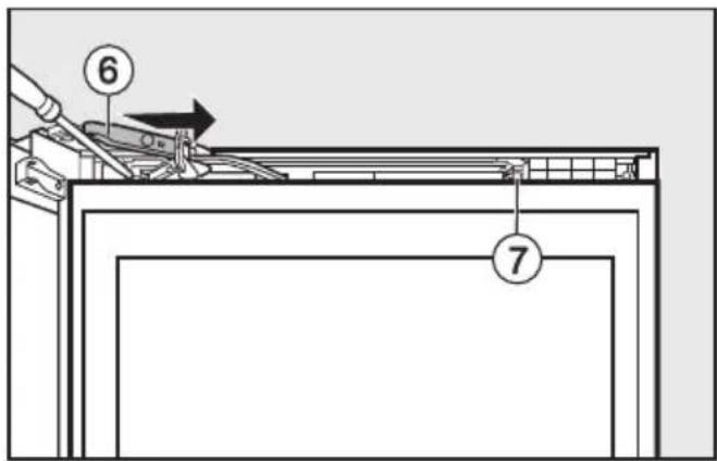 MIELE KFN 14842 SD ED CS-1 - Oberen Türschließdämpfer abnehmen: - 4