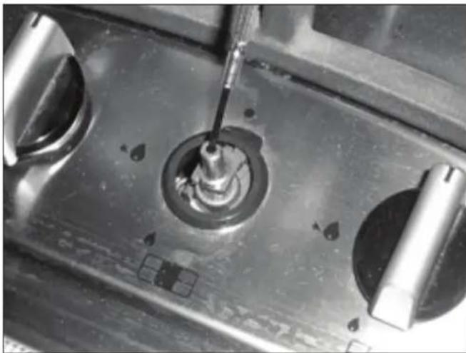 BAUMATIC AS26SS - IMPORTANT: Always isolate the hob from the electricity supply before changing the injectors and/or adjusting the minimum flow of the burners. - 1