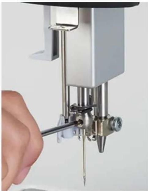 BERNINA Q 24 - Nadel wechseln - 1