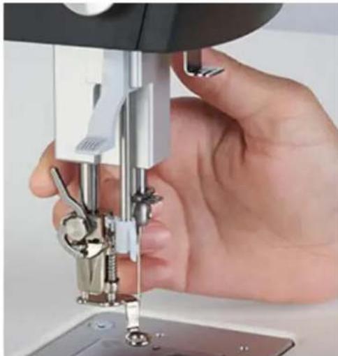 BERNINA Q 24 - Nähfuss wechseln - 1
